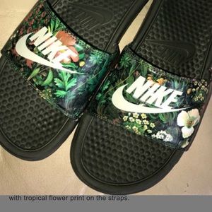 Nike women’s slides